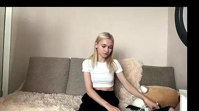 TwinedPeril from StripChat is Freechat