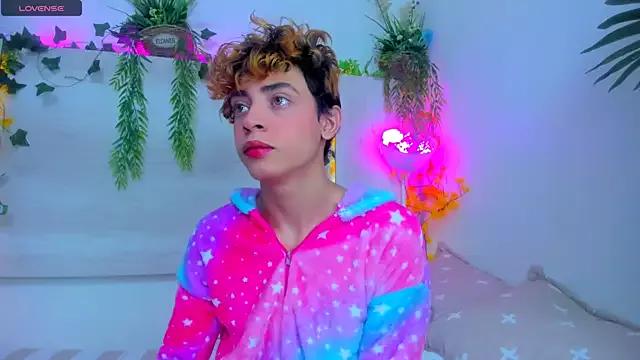 Twinkk_Guy from StripChat is Freechat