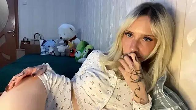 Twist_drip_blonde from StripChat is Freechat