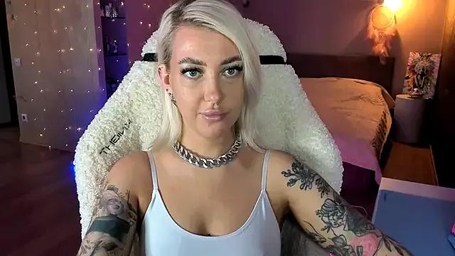 tykioty_Miley from StripChat is Freechat