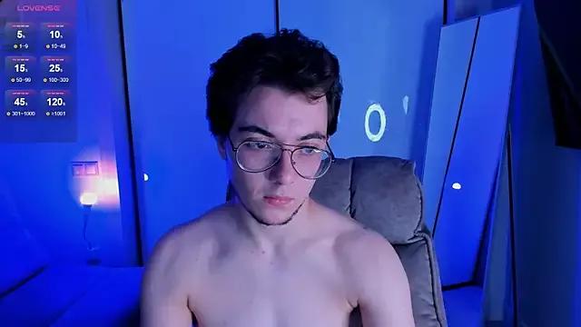 Photos of tyler_bergg from StripChat is Freechat