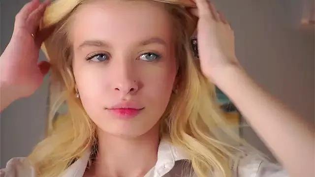 UdeleAcomb from StripChat is Freechat