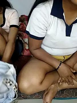 Unique_MomandDaughterrs from StripChat is Freechat