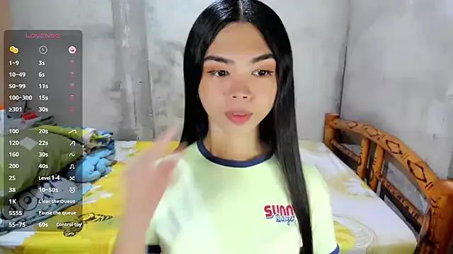 UrHotSexyShine from StripChat is Freechat