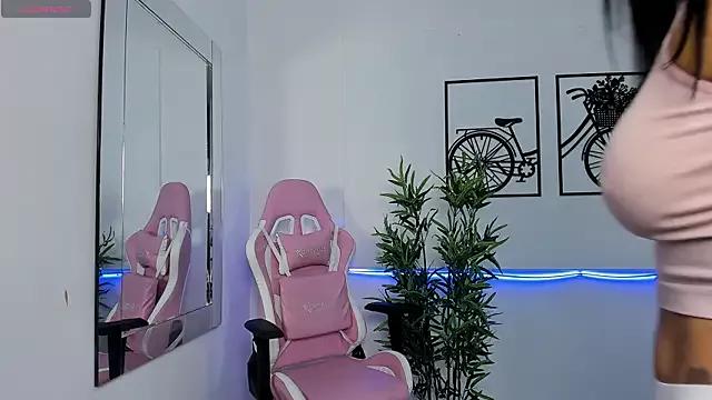 ValeriaDuque_ from StripChat is Freechat