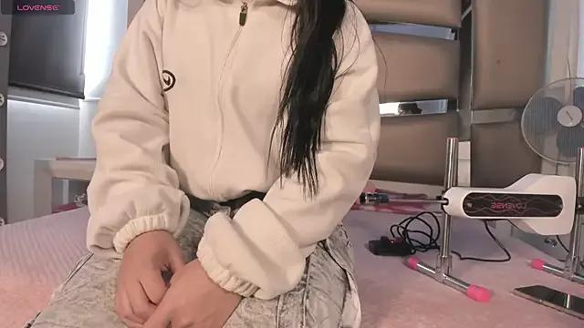 Vany_and_juliana from StripChat is Freechat