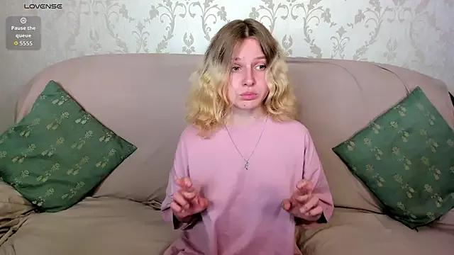 Velvet_peach_ from StripChat is Freechat