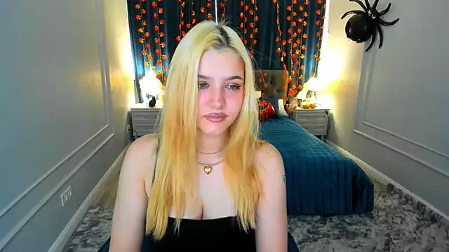velvet_skyee from StripChat is Freechat