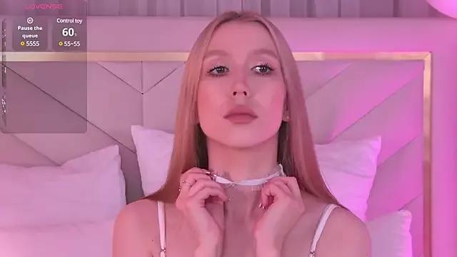 VelvetHell from StripChat