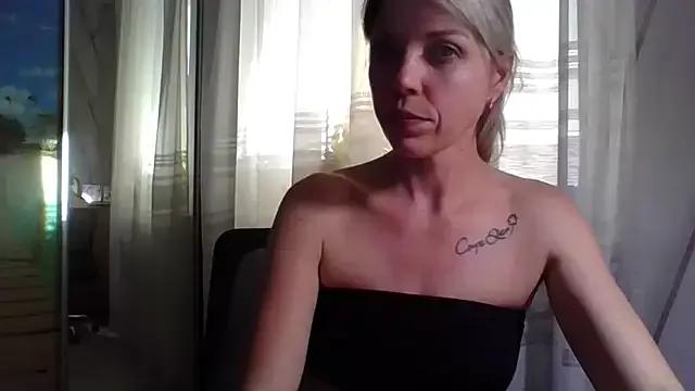 VelvetLove287 from StripChat
