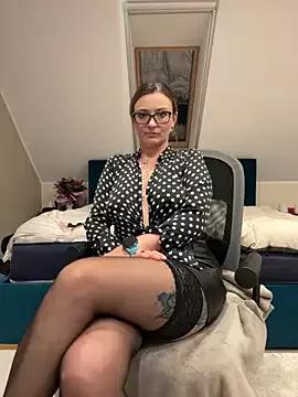 Velvetwitch87 from StripChat