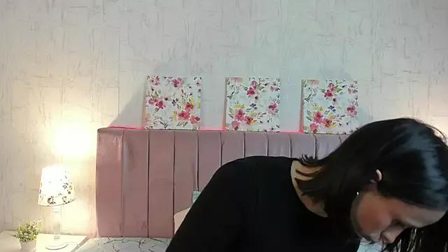 Veronicaxsaenz from StripChat is Freechat