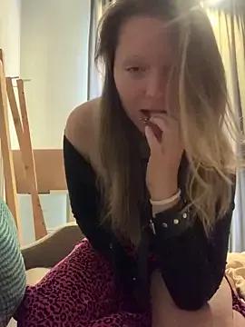 VesnaCrystal from StripChat is Freechat