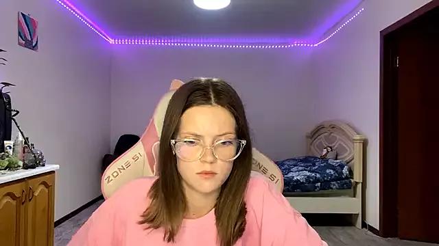 VibeQueenLucy from StripChat is Freechat