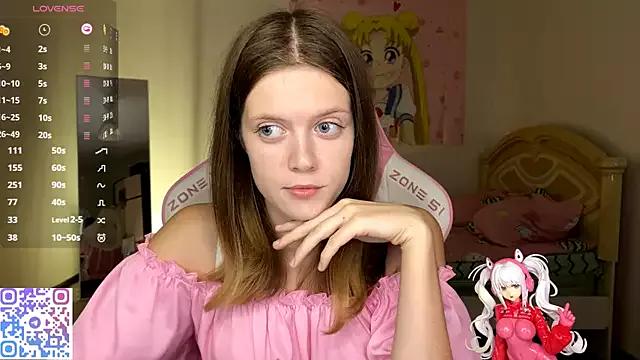 VibeQueenLucy from StripChat is Freechat