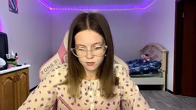 VibeQueenLucy from StripChat is Freechat