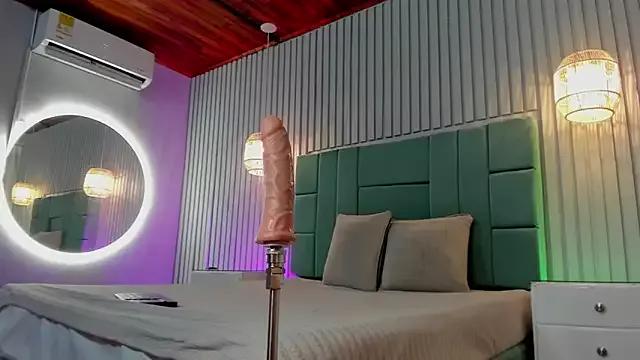 vicky_noir from StripChat is Freechat