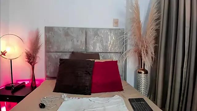 VictoriaKensi from StripChat is Freechat