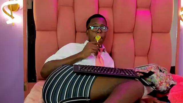 VICTORIAOBEY from StripChat is Freechat