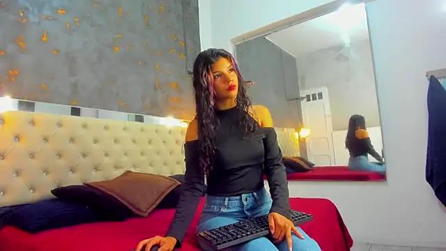 Viiolettlopez from StripChat