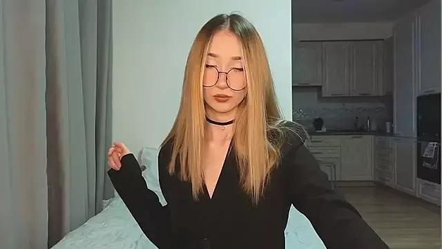 VikiSea from StripChat