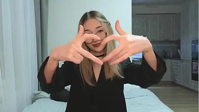 VikiSea from StripChat