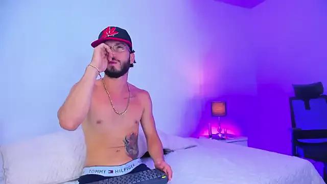 Violet_and_Paul from StripChat is Freechat