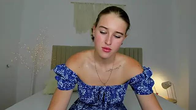 Photos of Violeta_blush from StripChat is Freechat