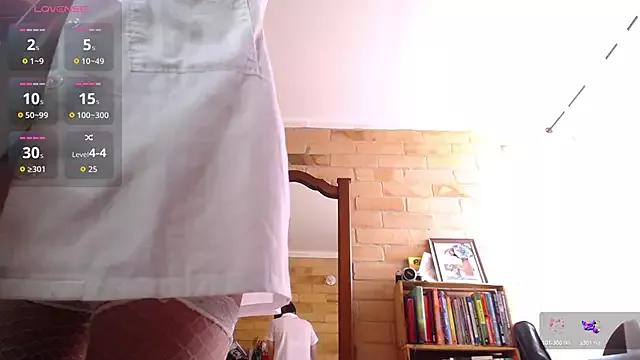 VioletaGomez_Co from StripChat is Freechat