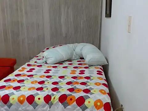 VioletaHott from StripChat is Freechat