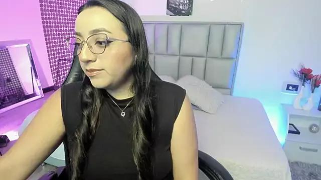 Viollet_rosse from StripChat is Freechat