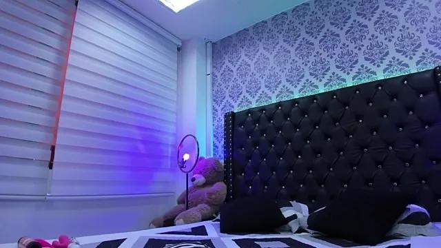 Vivi_prinncess from StripChat
