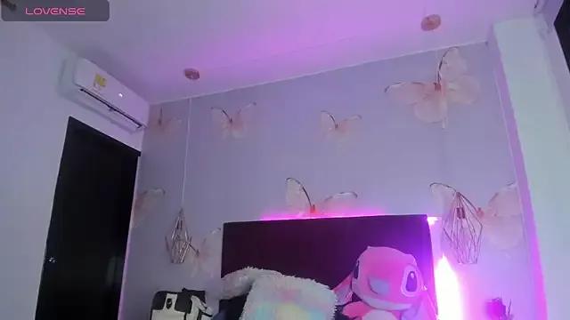 Vivi_prinncess from StripChat