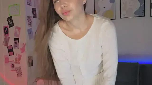 wavemary from StripChat is Freechat