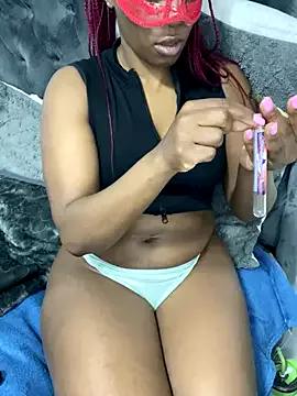 wellbuiltDiosa from StripChat is Freechat
