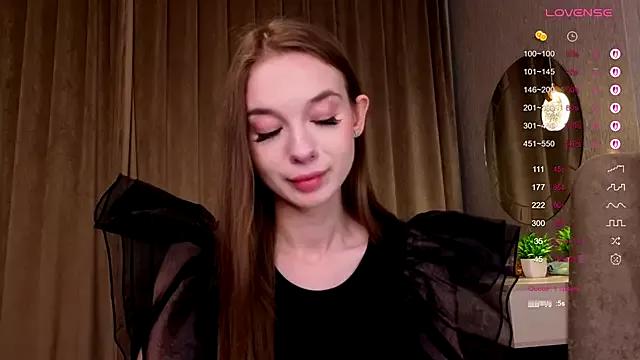 WhiteKelly from StripChat is Freechat