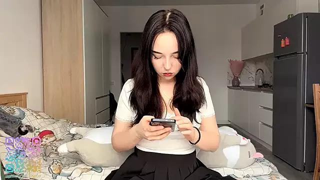 WhiteNoiseJoy from StripChat is Freechat