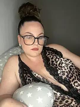 whitequeen_xxx from StripChat is Freechat