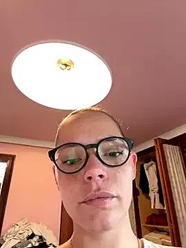Wildmaca from StripChat is Freechat