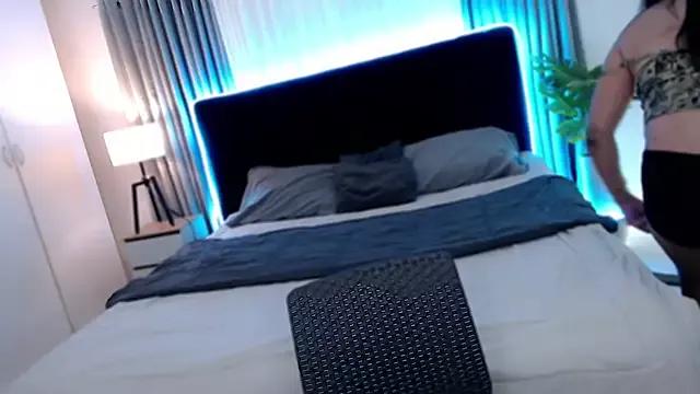 WomanOfYourDreams webcams show profile image 