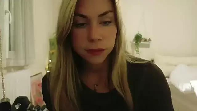 wonderalice31 from StripChat is Freechat