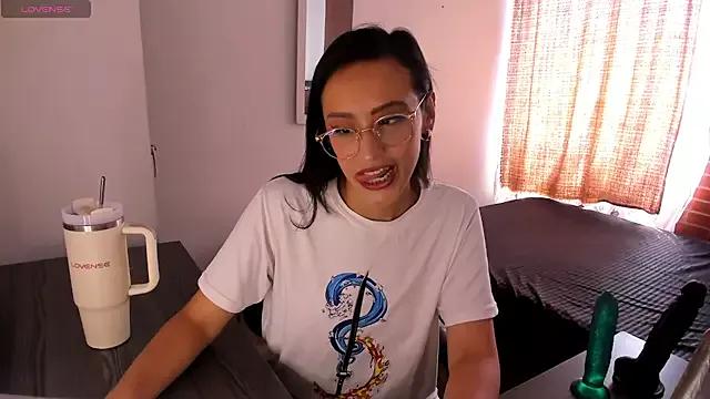 WorthyOfSlave from StripChat is Freechat