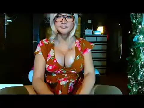 xBigSURPRISEkirax from StripChat is Freechat