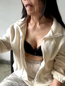 xiiuuff18 from StripChat