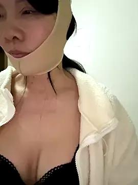 xiiuuff18 from StripChat