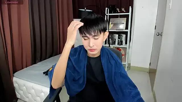 XloverXsiantwink from StripChat is Freechat