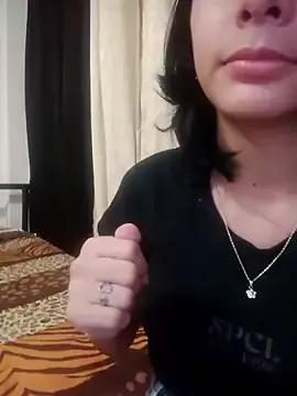 xoxo_milk from StripChat