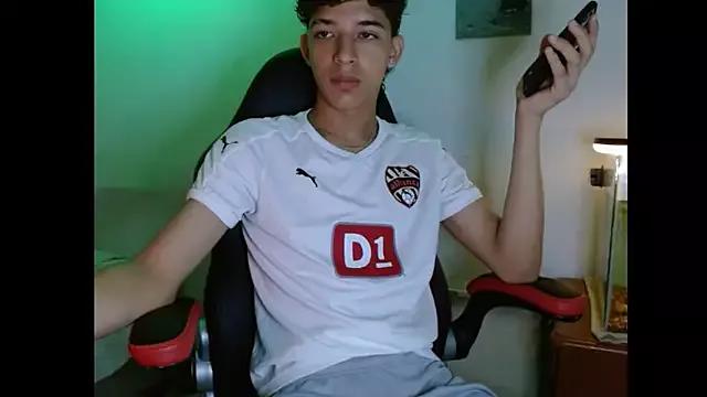 Xtremeplay_18 from StripChat is Freechat