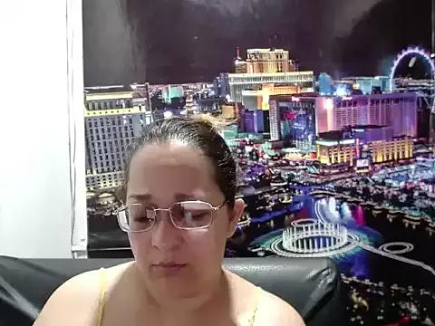 xxx_luluu from StripChat