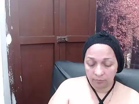 xxx_luluu from StripChat